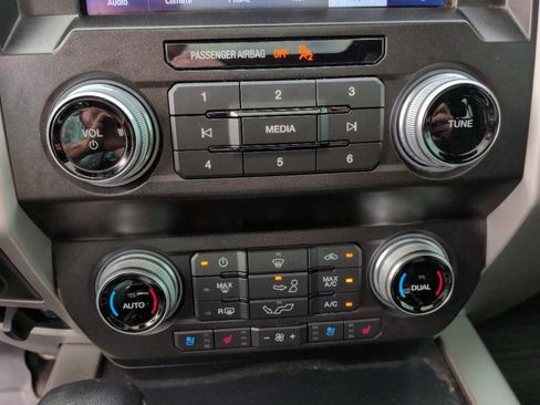 Used 2020 Ford F150 Lariat w/ Equipment Group 502A Luxury AWD/4WD image 34