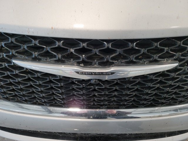 Used 2024 Chrysler Pacifica Touring-L FWD image 17