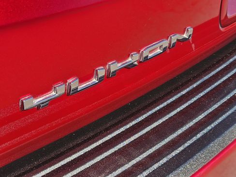 Certified 2022 GMC Yukon SLT w/ SLT Luxury Package image 11