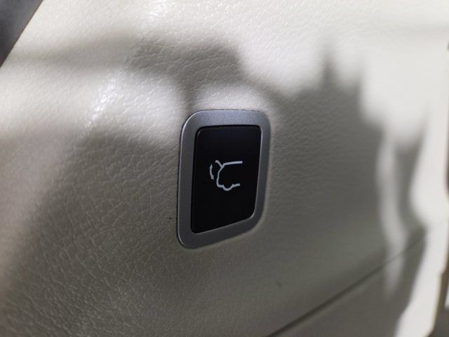 Used 2024 Chrysler Pacifica Touring-L FWD image 32