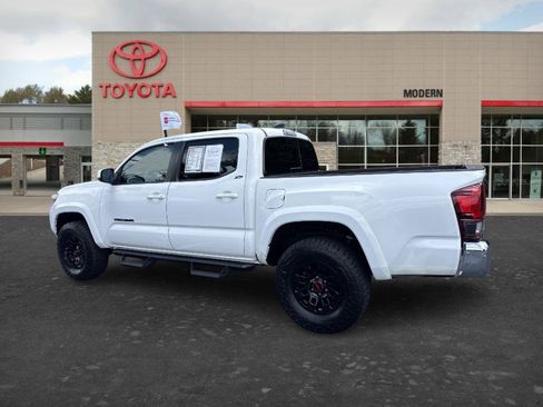 Certified 2022 Toyota Tacoma SR5 AWD/4WD image 5