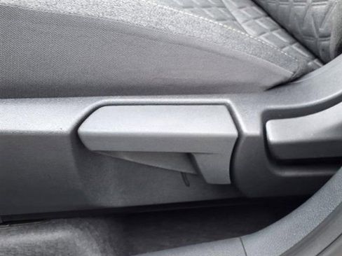 New 2025 Nissan Kicks SV w/ SV Premium Package image 27