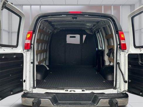 Used 2023 GMC Savana 2500 w/ Driver Convenience Package image 5