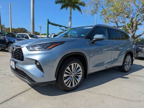 Used 2022 Toyota Highlander Platinum image 7