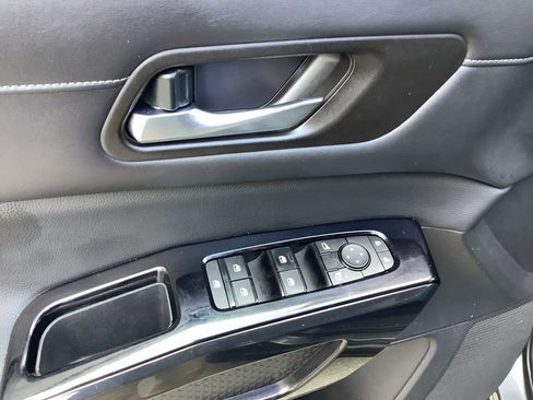 Used 2022 Nissan Pathfinder SV image 23