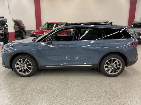 New 2026 Lincoln Corsair Premiere image 8