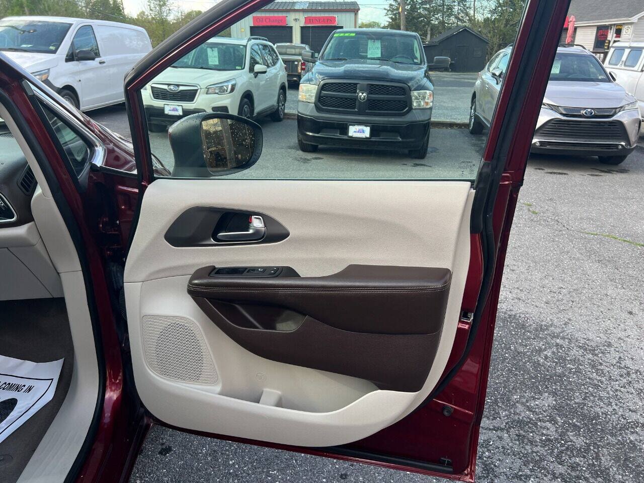 Used 2021 Chrysler Voyager Lxi FWD image 28