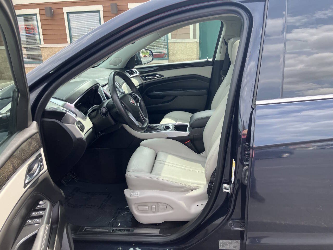 Used 2016 Cadillac SRX Luxury w/ Driver Awareness Package AWD/4WD image 10