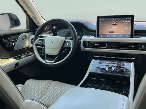 Used 2023 Lincoln Aviator Black Label w/ Class IV Trailer Tow Package image 35