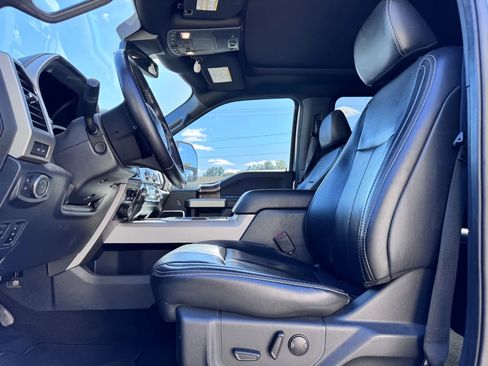 Used 2022 Ford F250 Lariat w/ Black Appearance Package image 20