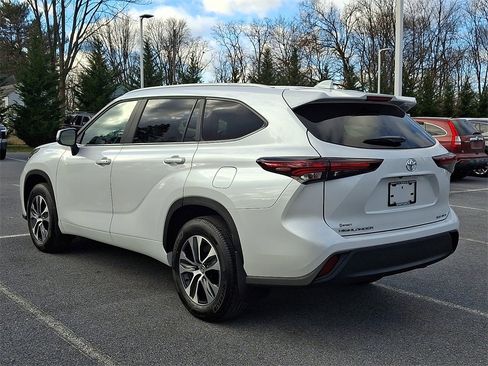 New 2026 Toyota Highlander XLE image 7