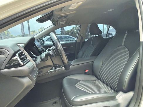 Used 2023 Toyota Camry SE FWD image 6