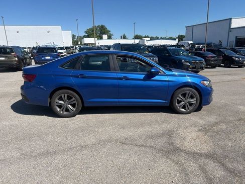 Used 2024 Volkswagen Jetta SE FWD image 4