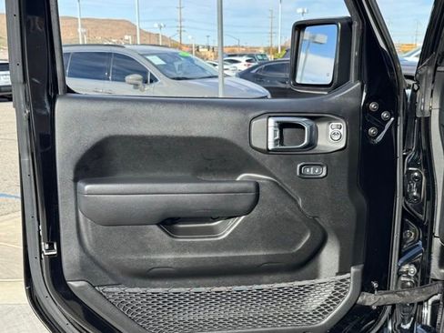 Used 2024 Jeep Wrangler Unlimited AWD/4WD image 29