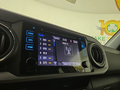 Used 2019 Toyota Tacoma TRD Sport w/ Technology Package image 19