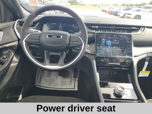 New 2025 Jeep Grand Cherokee Altitude image 4