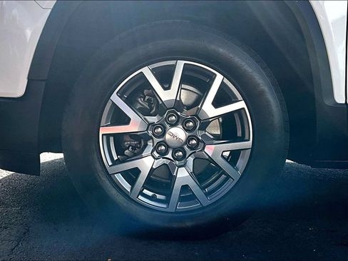 Used 2022 GMC Acadia SLT w/ Technology Package FWD image 34