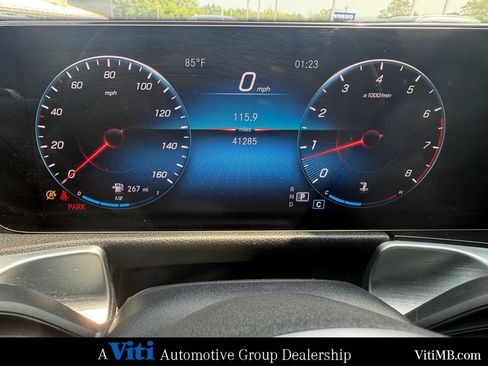 Used 2022 Mercedes-Benz GLB 250 4MATIC image 32