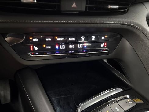 Used 2023 Buick Envision Essence AWD/4WD image 31