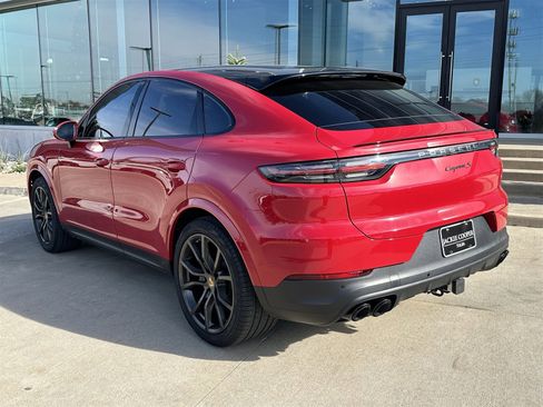 Used 2021 Porsche Cayenne S image 3