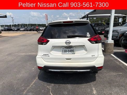 Used 2017 Nissan Rogue SV w/ Sun & Sound Touring Package FWD image 3