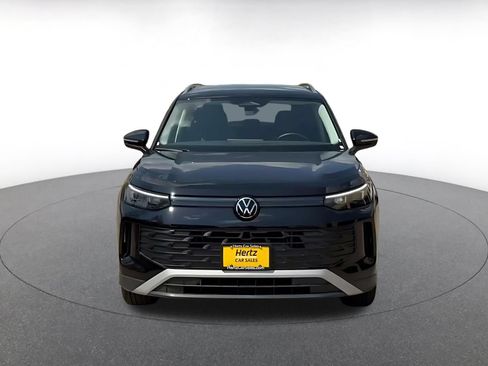 Used 2026 Volkswagen Tiguan SE AWD/4WD image 4