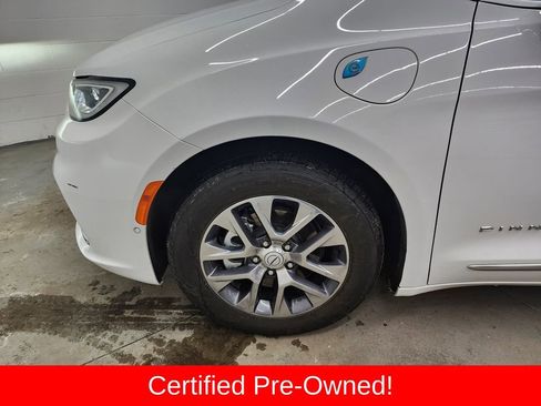 Used 2025 Chrysler Pacifica Pinnacle image 43