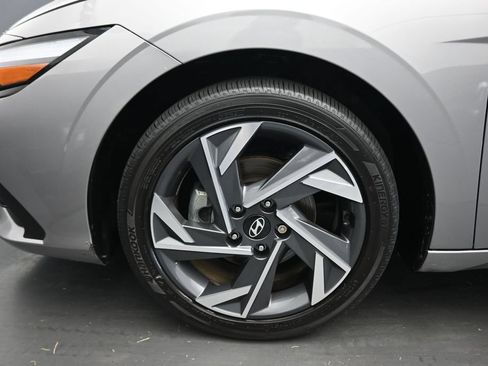 Used 2025 Hyundai Elantra SEL FWD image 51