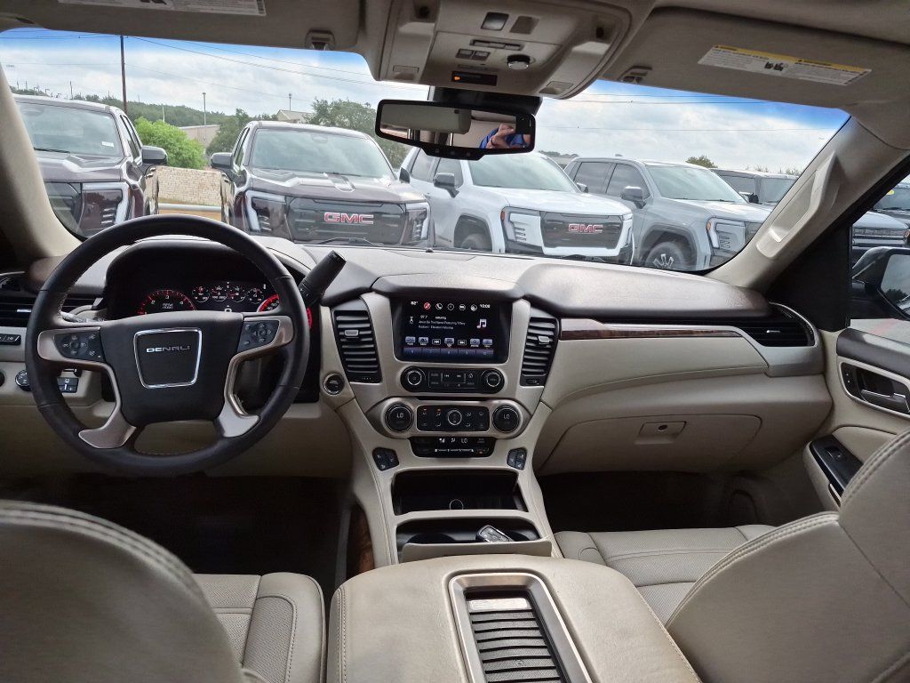 Used 2016 GMC Yukon Denali w/ Open Road Package AWD/4WD image 32