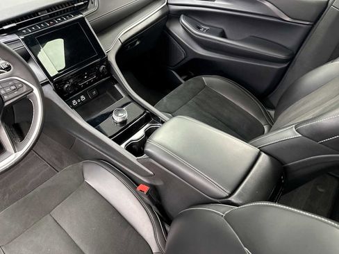 Used 2023 Jeep Grand Cherokee L Laredo image 21