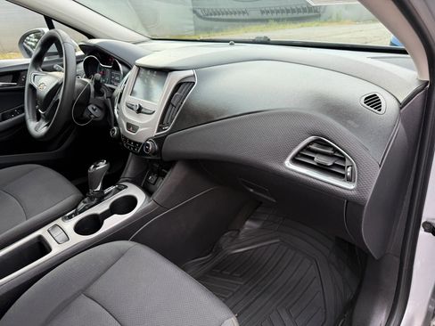Used 2017 Chevrolet Cruze LS FWD image 19