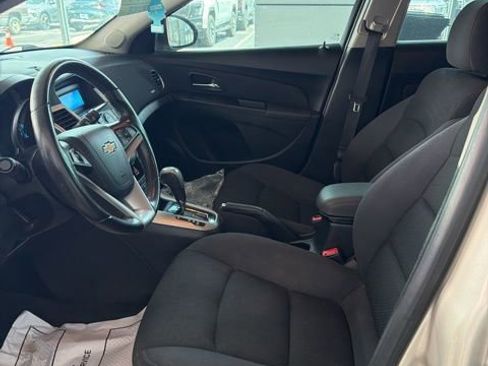 Used 2014 Chevrolet Cruze LT FWD image 3