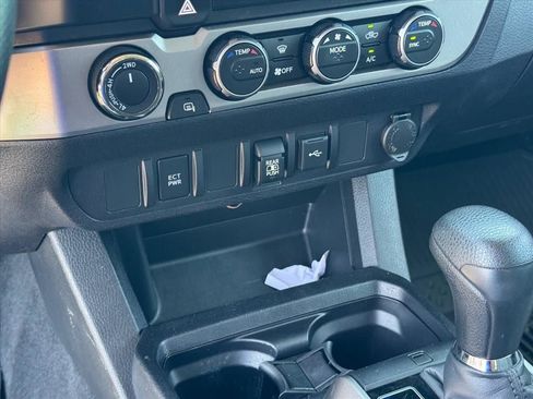 Used 2022 Toyota Tacoma SR5 AWD/4WD image 27