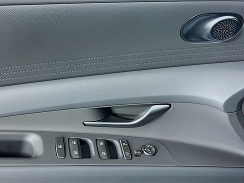 New 2026 Hyundai Elantra SE FWD image 18