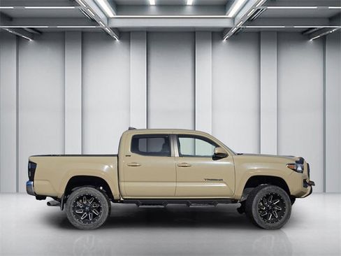 Used 2018 Toyota Tacoma SR5 image 3