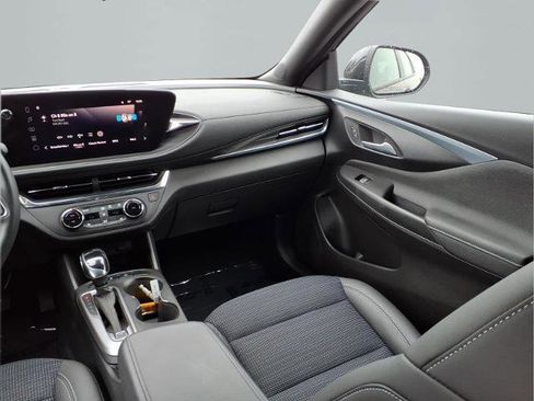 Used 2024 Buick Envista Preferred w/ Convenience I Package FWD image 9