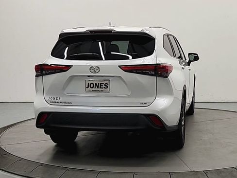 Used 2023 Toyota Highlander XLE FWD image 7