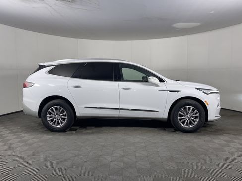 Used 2024 Buick Enclave Premium image 5