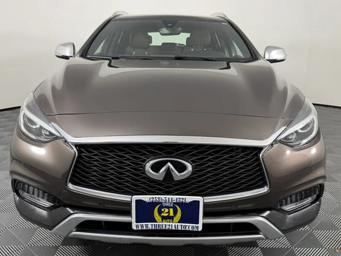 Used 2017 INFINITI QX30 Premium w/ Navigation Package AWD/4WD image 3