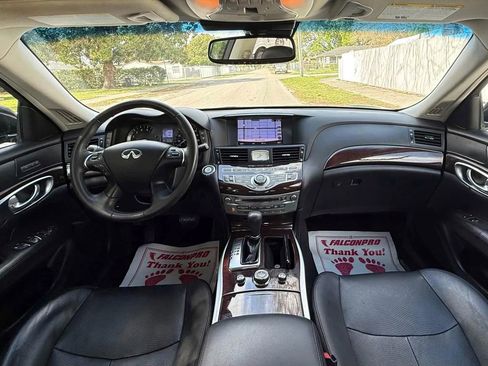 Used 2018 INFINITI Q70 Luxe image 11