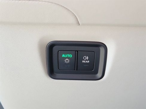 New 2026 Porsche Cayenne image 38