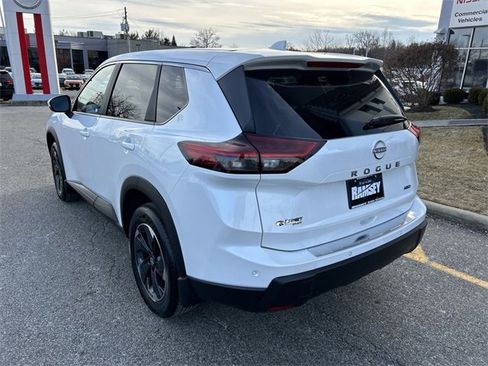 Used 2025 Nissan Rogue SV image 9