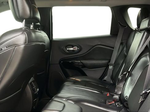 Used 2019 Jeep Cherokee Altitude image 20