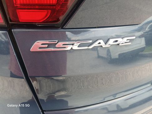 Used 2019 Ford Escape SE FWD image 15