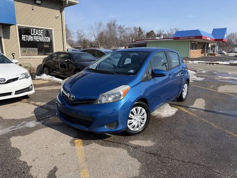 Used 2012 Toyota Yaris LE image 2