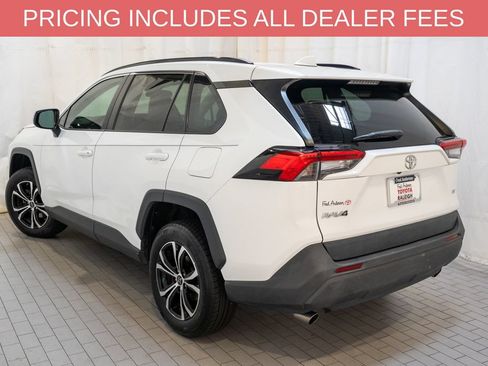 Used 2021 Toyota RAV4 LE FWD image 3