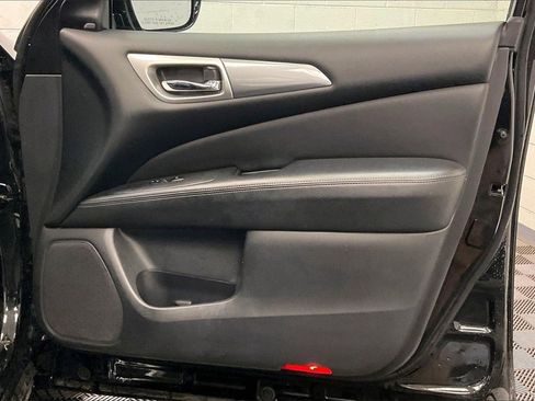 Used 2017 Nissan Pathfinder SL image 24