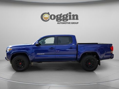 Used 2023 Toyota Tacoma SR5 w/ Technology Package AWD/4WD image 3