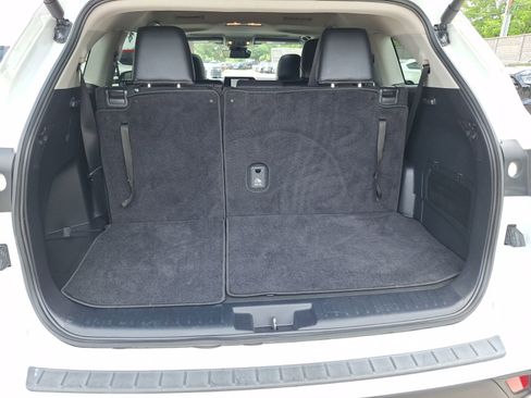 Used 2024 Toyota Highlander XLE FWD image 37
