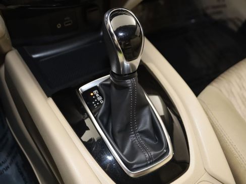 Used 2018 Nissan Rogue SV image 7